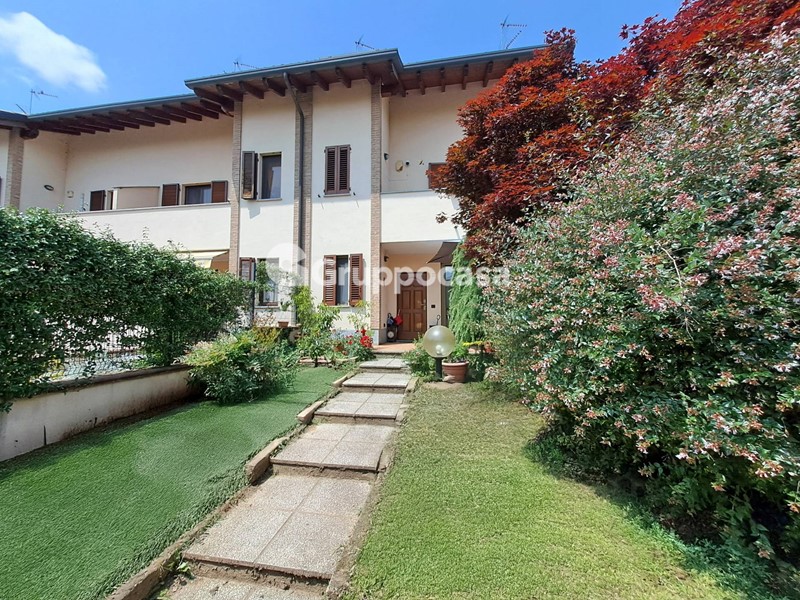 Villetta a schiera in Vendita a Magenta, 388'000€, 220 m²