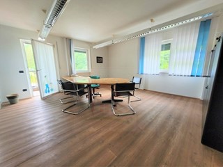 Ufficio in Affitto a Cembra Lisignago, 550€, 150 m²