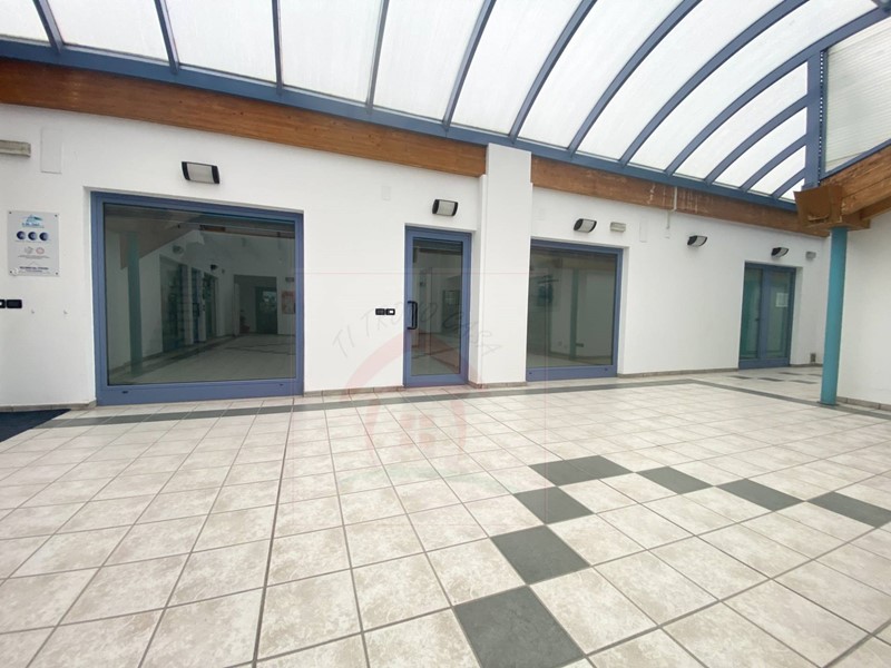 Ufficio in Affitto a Pergine Valsugana, 800€, 100 m²