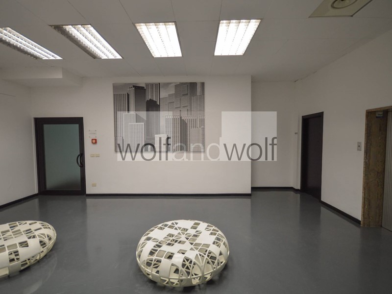 Immobile commerciale in Affitto a Milano, 5'400€, 145 m²