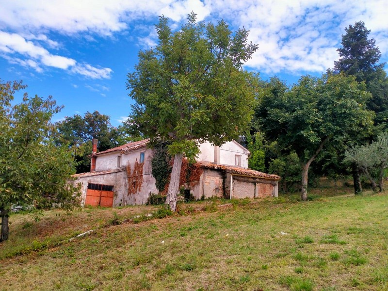 Rustico in Vendita a Belvedere Ostrense, 150'000€, 300 m²