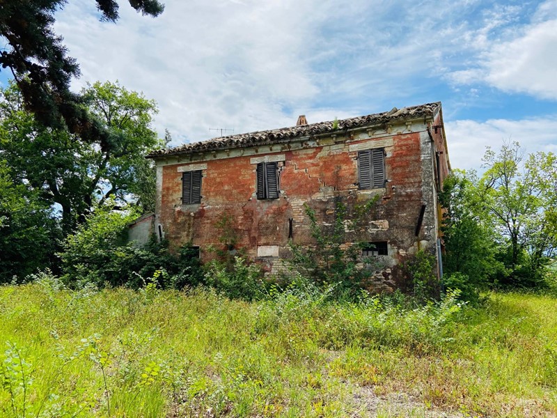 Rustico in Vendita a Belvedere Ostrense, 65'000€, 180 m²