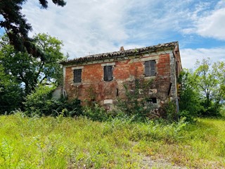 Rustico in Vendita a Belvedere Ostrense, 65'000€, 180 m²