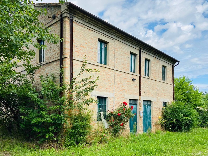 Rustico in Vendita a Belvedere Ostrense, 105'000€, 190 m²