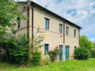 Rustico in Vendita a Belvedere Ostrense, 105'000€, 190 m²