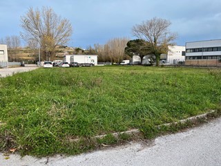 Terreno edificabile in Vendita a Montemarciano, 138'000€, 2100 m²