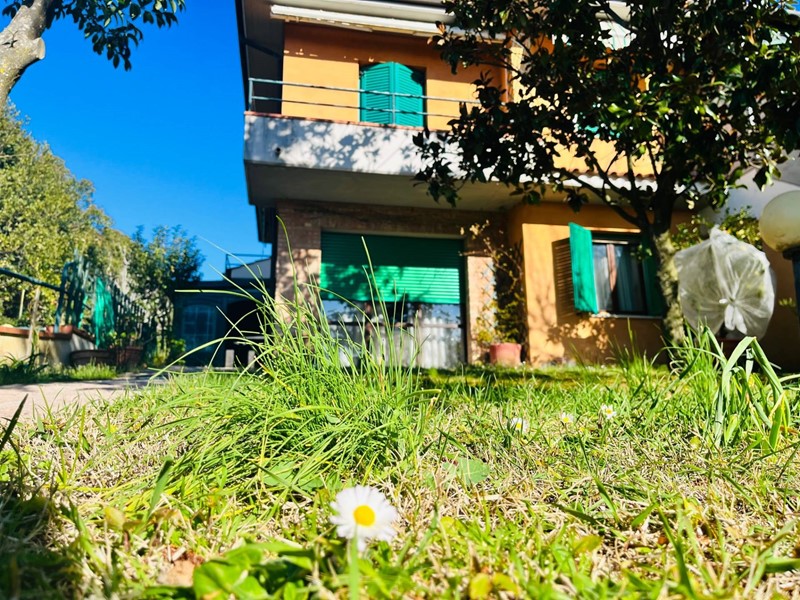 Casa Indipendente in Vendita a Montemarciano, 295'000€, 210 m²