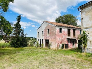 Rustico in Vendita a Ostra, 160'000€, 400 m²