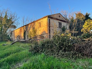Rustico in Vendita a Monte San Vito, 450'000€, 620 m²