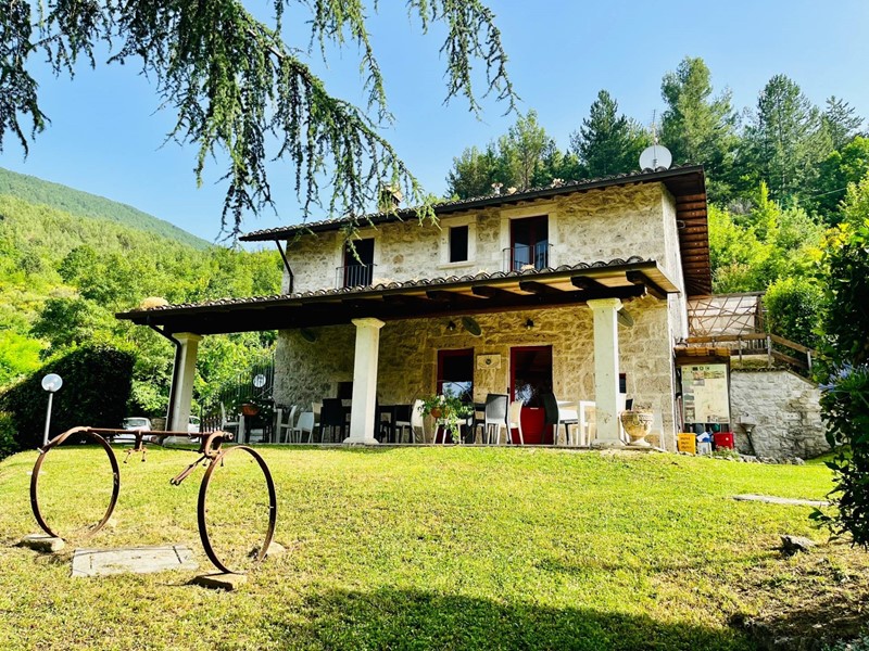 Casa Indipendente in Vendita a Ascoli Piceno, 450'000€, 200 m²
