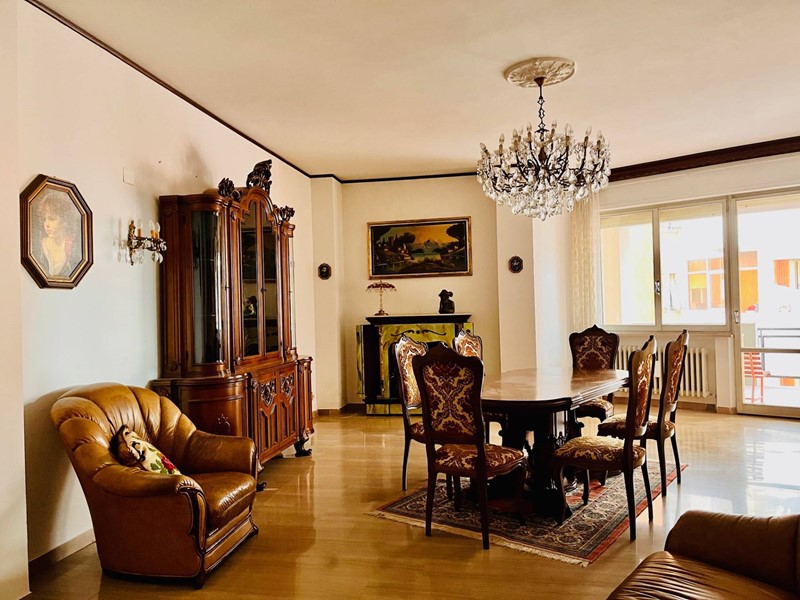 Attico in Vendita a Ancona, 270'000€, 225 m²