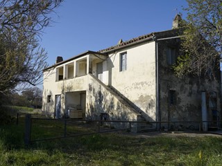 Rustico in Vendita a Offida, 200'000€, 218 m²