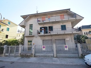Box in Vendita a San Benedetto del Tronto, 95'000€, 90 m²