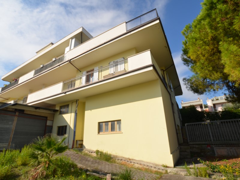 Ufficio in Vendita a San Benedetto del Tronto, 700 m²
