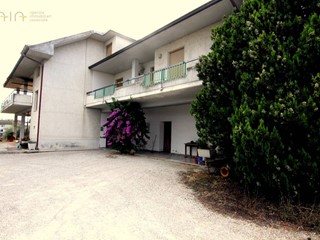 Casa Indipendente in Vendita a Monsampolo del Tronto, 370'000€, 600 m²