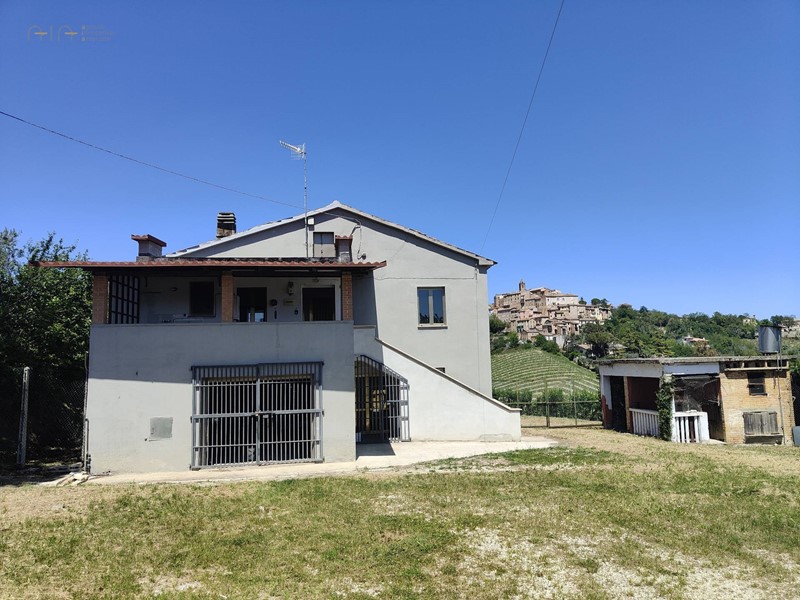 Rustico in Vendita a Spinetoli, 225'000€, 260 m²