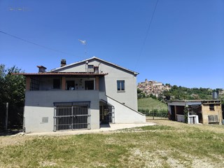 Rustico in Vendita a Spinetoli, 225'000€, 260 m²