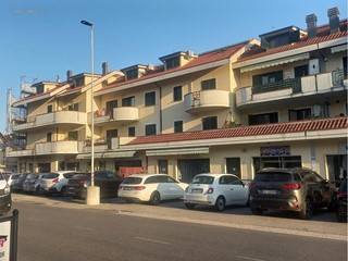 Appartamento in Vendita a Castel di Lama, 252'000€, 202 m²