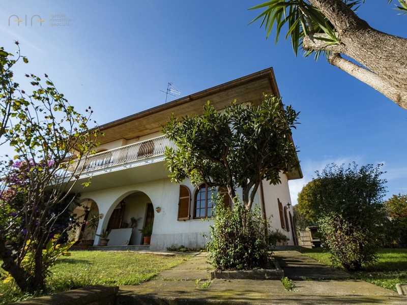 Villa in Vendita a Spinetoli, 345'000€, 350 m²
