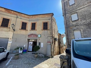 Immobile commerciale in Vendita a Ripatransone, 85'000€, 65 m²