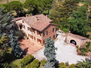 Rustico in Vendita a San Ginesio, 495'000&euro;, 560 m²