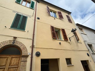 Casa Indipendente in Vendita a Rotella, 89'000€, 140 m²