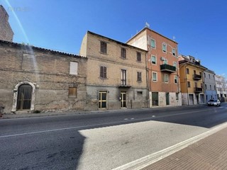 Casa Indipendente in Vendita a San Benedetto del Tronto, 260'000€, 330 m²