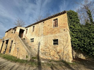 Rustico in Vendita a Offida, 225'000€, 195 m², con Box