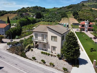 Rustico in Vendita a Ripatransone, 218'000€, 250 m²