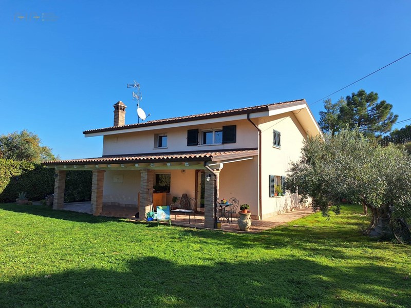 Rustico in Vendita a Ripatransone, 495'000€, 200 m²