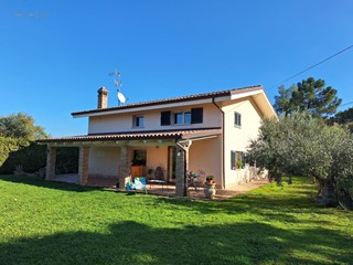 Rustico in Vendita a Ripatransone, 495'000€, 200 m²