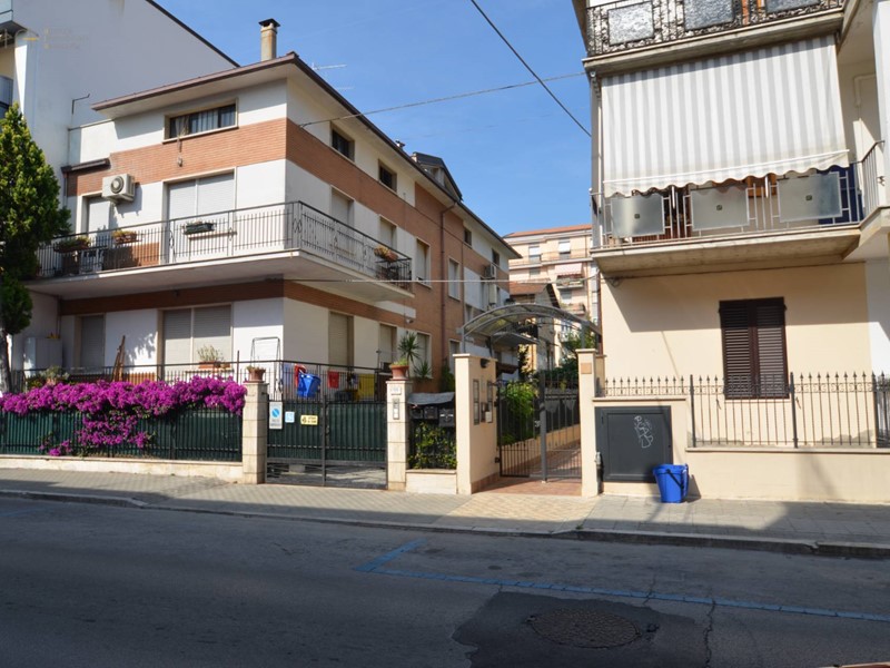 Casa Indipendente in Vendita a San Benedetto del Tronto, 950'000€, 620 m²