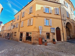 Immobile commerciale in Vendita a Ripatransone, 70'000€, 60 m²