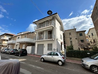 Casa Indipendente in Vendita a Grottammare, 320'000€, 180 m²