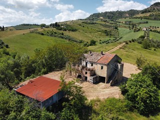 Rustico in Vendita a Ripatransone, 145'000€, 300 m²