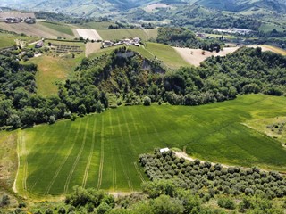 Terreno agricolo in Vendita a Ripatransone, 249'000€, 124000 m²