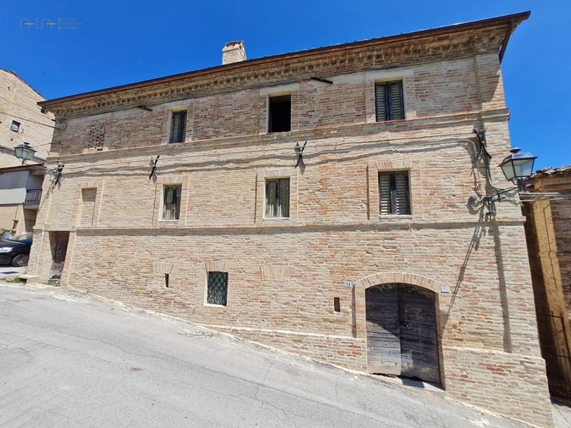 Appartamento in Vendita a Ponzano di Fermo, 160'000€, 490 m²