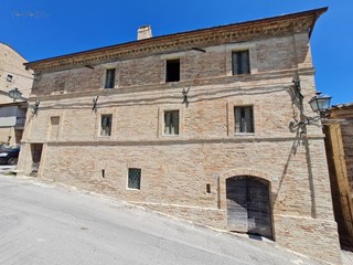Appartamento in Vendita a Ponzano di Fermo, 160'000€, 490 m²