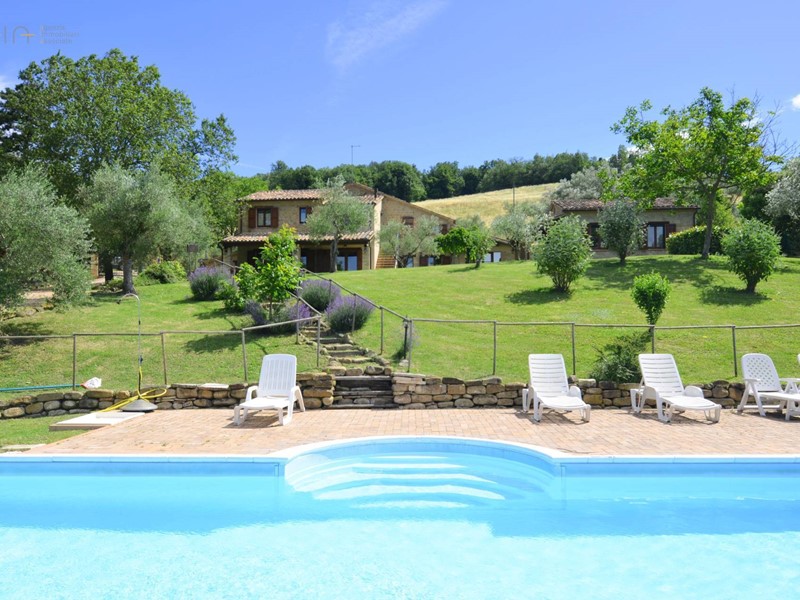 Rustico in Vendita a Gualdo, 500'000€, 285 m²