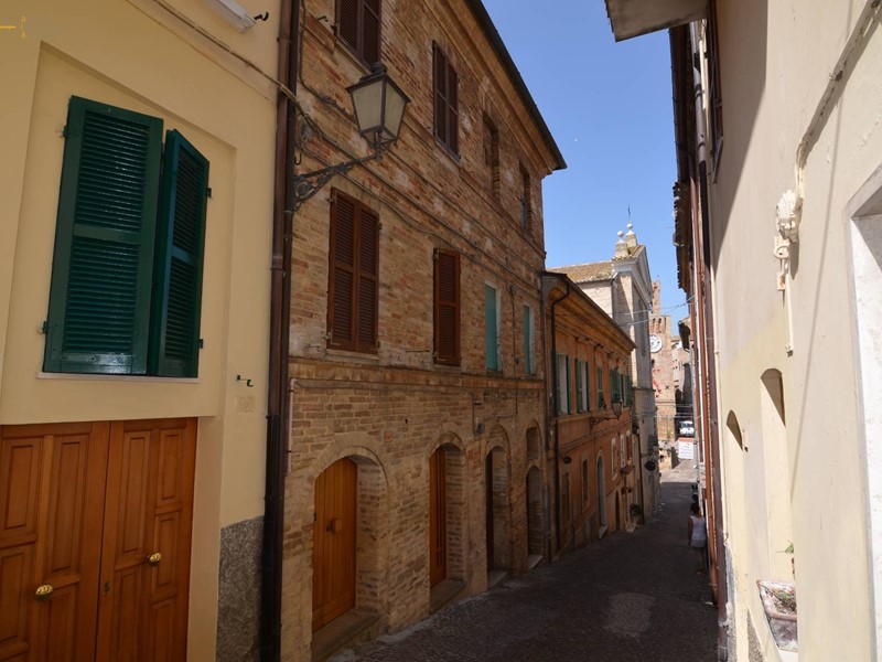 Casa Indipendente in Vendita a Acquaviva Picena, 95'000€, 320 m²