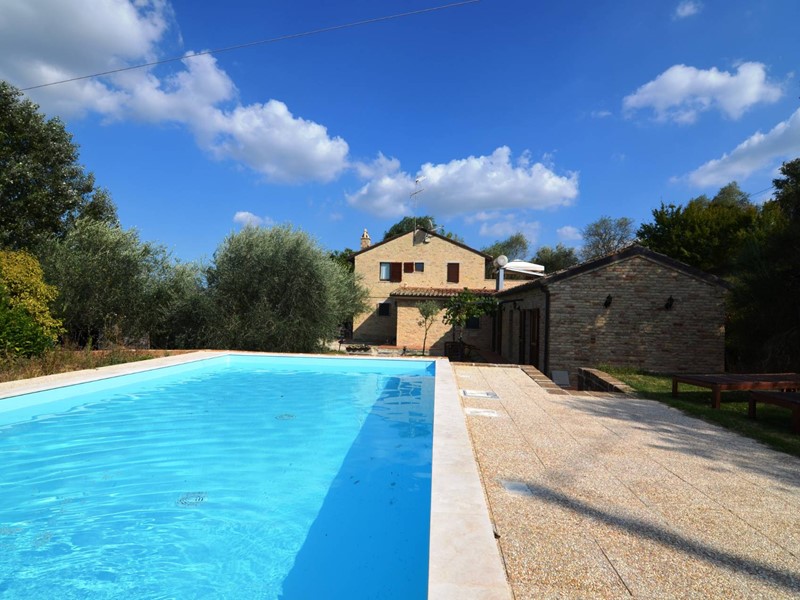 Rustico in Vendita a Ripatransone, 470'000€, 285 m²