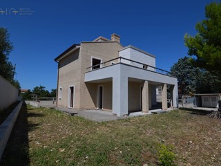 Villa in Vendita a Grottammare, 620'000€, 410 m²