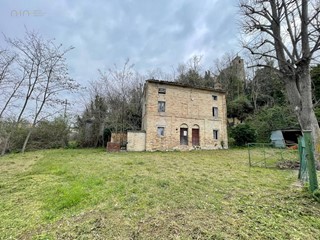 Rustico in Vendita a Montappone, 50'000€, 150 m²