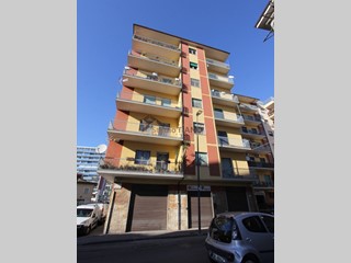 Quadrilocale in Vendita a Cosenza, 105'000€, 155 m²