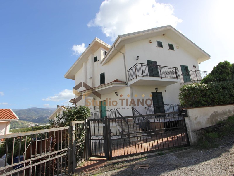 Casa Semi Indipendente in Vendita a Rende, 228'000€, 215 m²