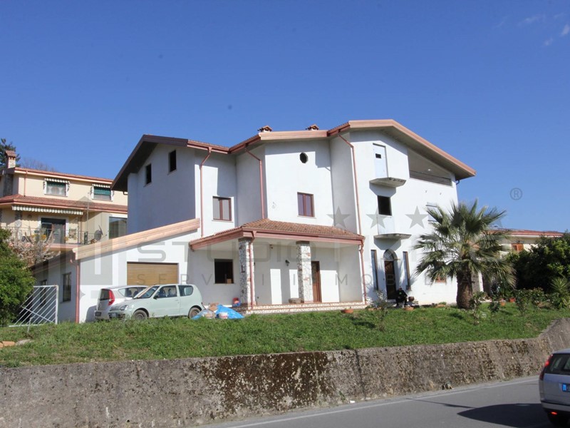 Attico in Vendita a Marzi, 68'000€, 152 m²