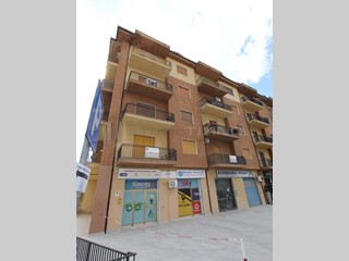 Appartamento in Vendita a Rogliano, 105'000€, 155 m²