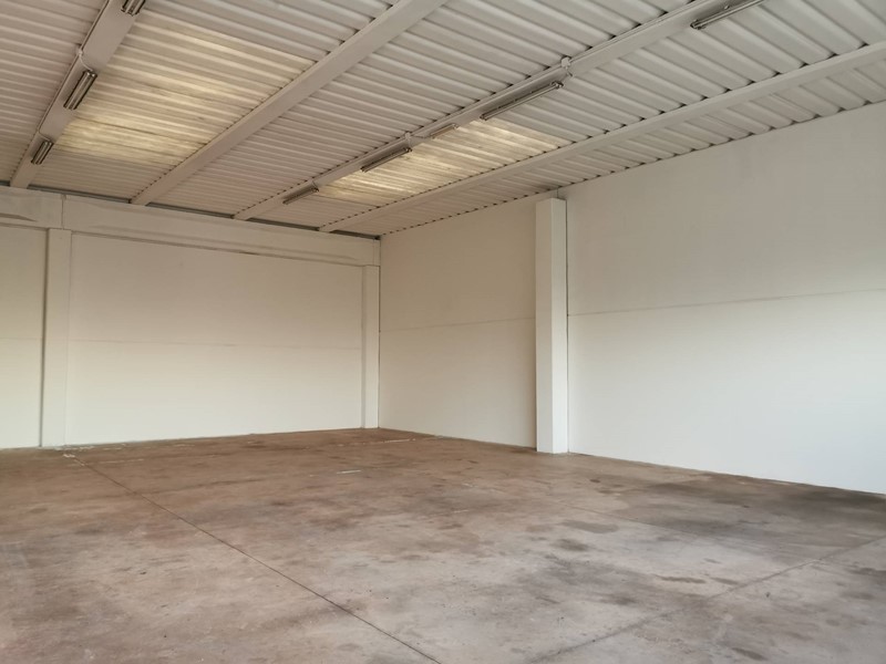 Capannone in Affitto a Casale sul Sile, 1'200€, 330 m²