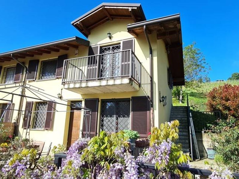 Villetta a schiera in Vendita a Casteggio, 190'000€, 150 m²