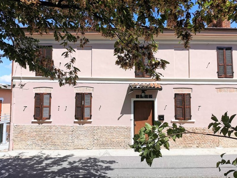 Casa Indipendente in Vendita a Corvino San Quirico, 145'000€, 200 m²